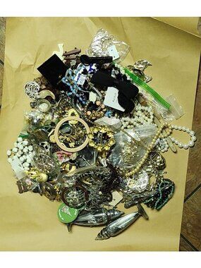 Vintage & Modern Wearable & Crafting Jewelry Lot 6 Lbs Mixed Styles Beads Pearls